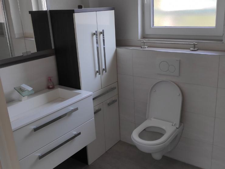 Renovacija kupatila, postavljanje keramičkih pločica