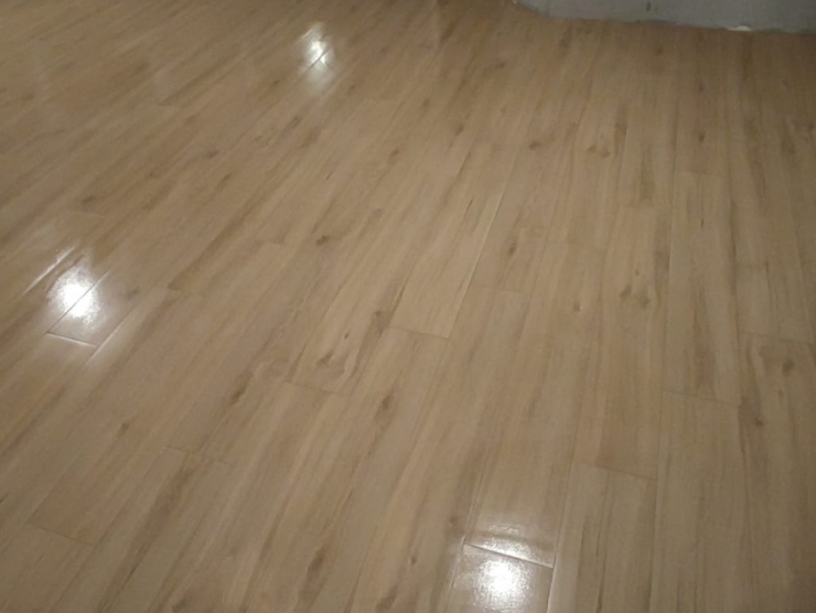 Oblaganje podova i zidova laminatom i pločicama